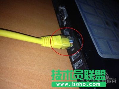 用戶名以及密碼可在設備后邊找到